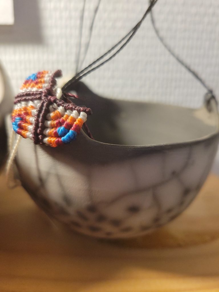 Pot suspendu ~ 20 cL
Fleur de macramé en option