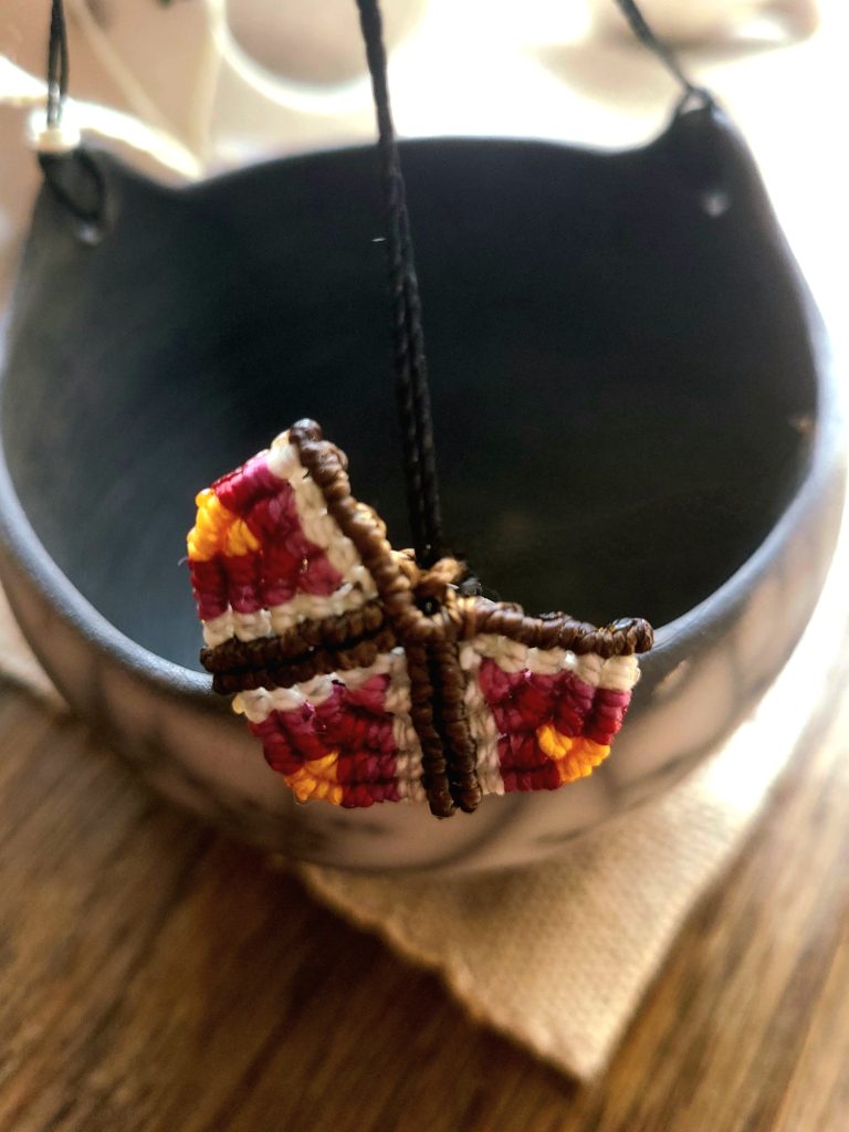 Pot suspendu ~ 20 cL
Fleur de macramé en option